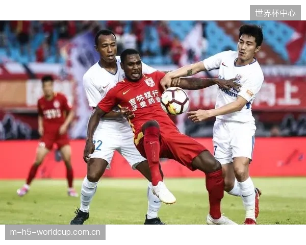 巴洛贡需要将俱乐部的高效状态带到国家队，解决锋无力问题。